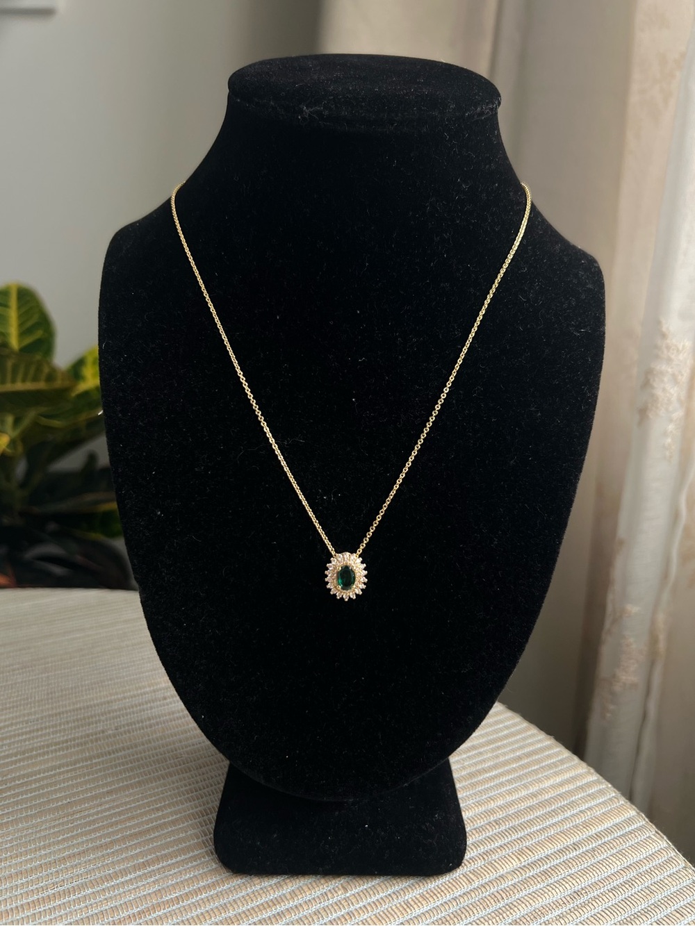 🩷-Gold Necklace with Green Gem Sunburst Pendant